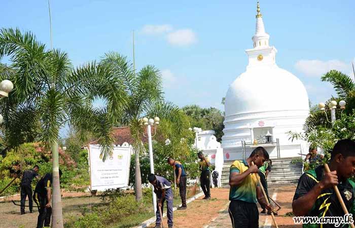 Troops of 5 (V) SLSR Conduct Cleaning Program at Sri Sugatha Buddhist Temple