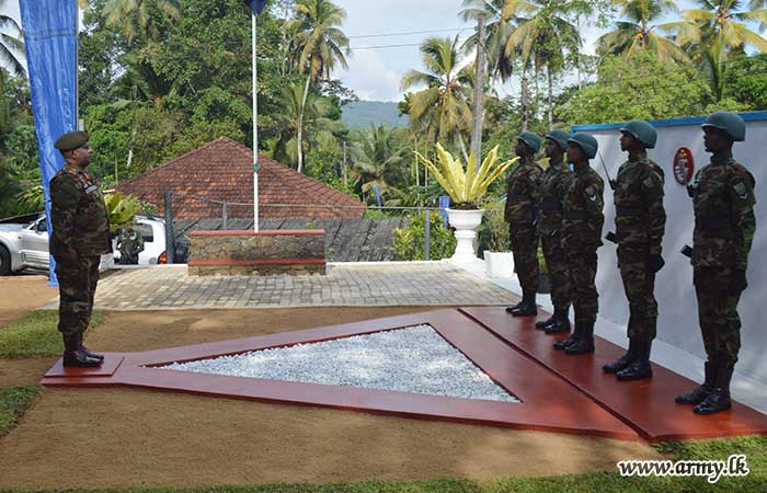 GOC, 61 Infantry Division Visits Headquarters, 20 SLLI