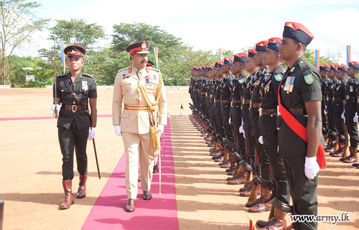 ධූරයෙන් නික්ම යන ආරක්‍ෂක සේනා ආඥාපති - නැගෙනහිර වෙත එම මූලස්ථානයේ ගෞරවාචාරය