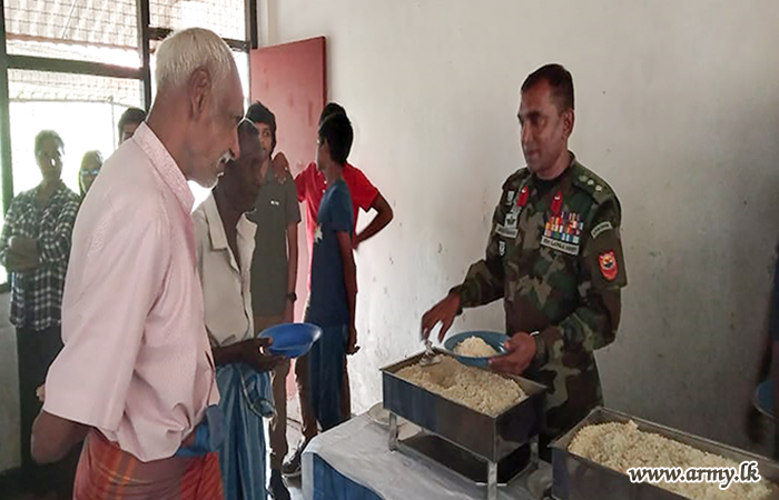 112 Brigade Troops Offer Lunch to Elders’ Home