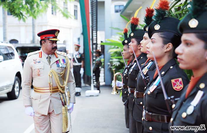 ධූරයෙන් නික්මයන ශ්‍රී ලංකා යුද්ධ හමුදා කාන්තා බලකායේ බලකාධිපතිතුමන්ට එම රෙජිමේන්තුවේ ගෞරවාචාරය