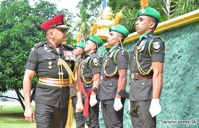 යුද්ධ හමුදා විධායක ජෙනරාල් බුත්තල, යුද්ධ හමුදා යුද විද්‍යාලයේ නිරීක්‍ෂණ චාරිකාවක