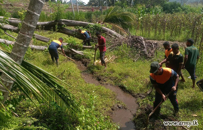 Troops Construct a Drainage System in Maliththagoda Area to Mitigate Flooding Risk