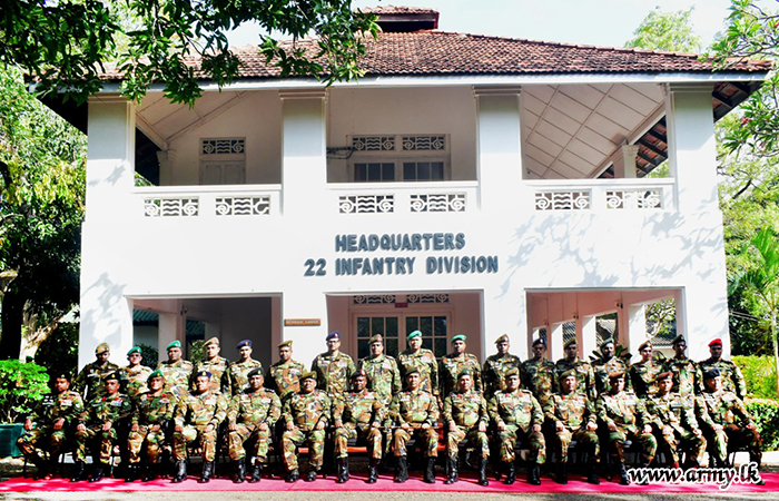 Commander, SF-East Visits 22 Infantry Division