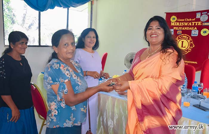යුද්ධ හමුදා කෘෂිකර්ම හා පශු සම්පත් බලකා සේවා වනිතා ශාඛාවේ මූලිකත්වයෙන් කරන්දෙණිය ප්‍රදේශවාසීන්ට ඇස් කණ්ණාඩි පරිත්‍යාග වැඩසටහනක්