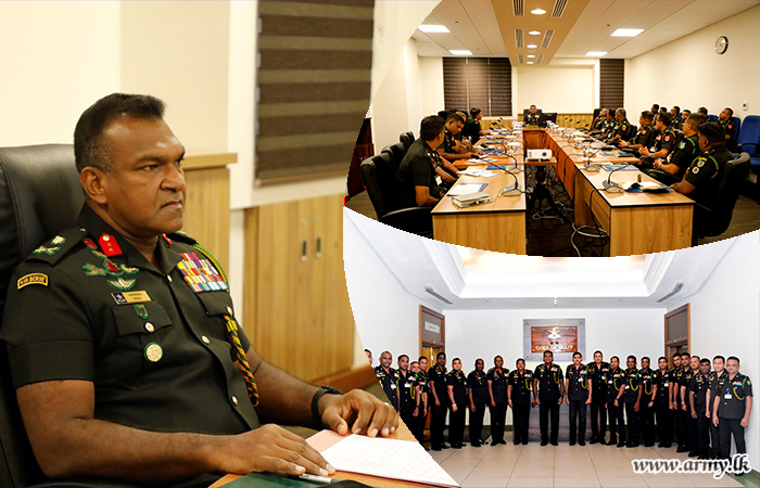 ගජබා රෙජිමේන්තුවේ රෙජිමේන්තු අධිපතිතුමන් අණදෙන නිලධාරීන් අමතයි