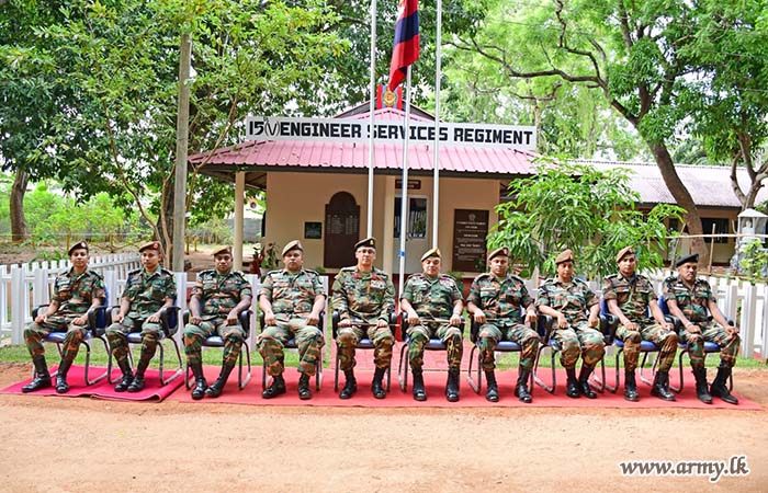 ඉංජිනේරු සේවා බලකායේ බලකාධිපති ඉංජිනේරු සේවා බලකා නිලධාරි අණදෙන භඨ පිරිස් සහ 15 වන ඉංජිනේරු සේවා රෙජිමේන්තුවේ නිළ සංචාරයක