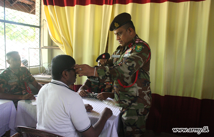 56 Infantry Division Holds Eye Clinic for Vavuniya Residents