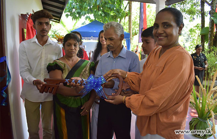 ශ්‍රී ලංකා ඉංජිනේරු බලකා සේවා වනිතා ශාඛාවේ මූලිකත්වයෙන් ඉංජිනේරු බලකායේ සිවිල් සේවක මහතෙකු සඳහා නව නිවසක්