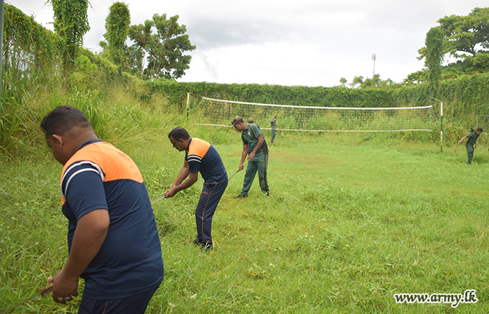 Troops of Army Band & Performing Arts Cleans Piliyandala Zoysa Navodya College Surroundings