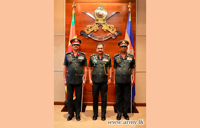 Newly Promoted Major Generals Call on the Commander of the Army