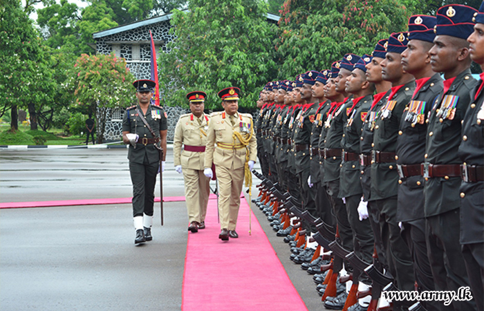 විශ්‍රාම දිවියට පා තබන ශ්‍රී ලංකා යුද්ධ හමුදා ස්වේච්ඡා බලසේනාවේ සේනාවිධායකතුමන් වෙත ශ්‍රී ලංකා ඉංජිනේරු බලකායේ ගෞරවාචාරය