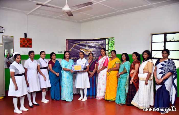 ශ්‍රී ලංකා යුද්ධ හමුදා යුධෝපකරණ බලකා සේවා වනිතා ශාඛාවේ සාමාජිකාවන් මුල්ලේරියාව ජාතික මානසික සෞඛ්‍ය ආයතනයේ සංචාරයක