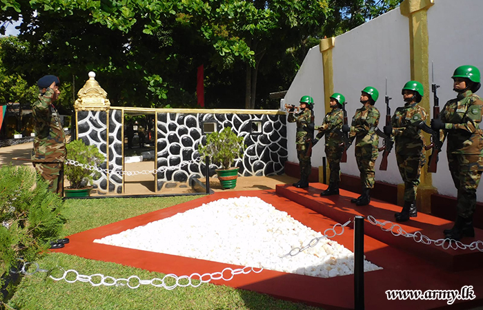 ශ්‍රී ලංකා යුද්ධ හමුදා කාන්තා බලකායේ බලකාධිපතිතුමන් 3 (ස්වෙච්ඡා) ශ්‍රී ලංකා යුද්ධ හමුදා කාන්තා බලකායේ නිල සංචාරයක