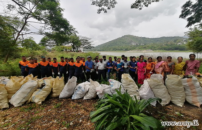 Soldiers and Central Environmental Authority Collaborate for Clean-Up Campaign
