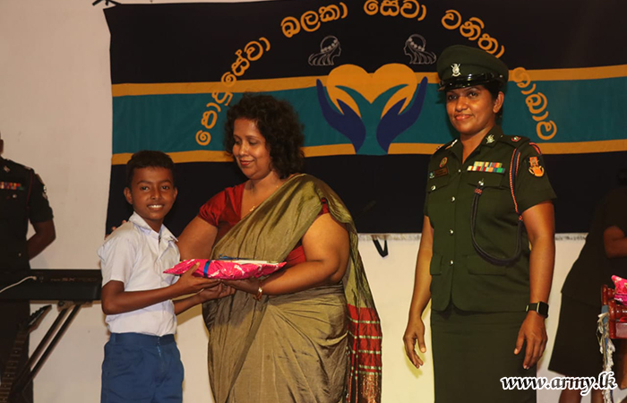 ශ්‍රී ලංකා යුද්ධ හමුදා පොදුසේවා බලකා සේවා වනිතා ශාඛාව වෙතින් මෝදර ශාන්ත ජෝන්ස් විද්‍යාලයට රුපියල් 100,000.00 ක පරිත්‍යාගයක්