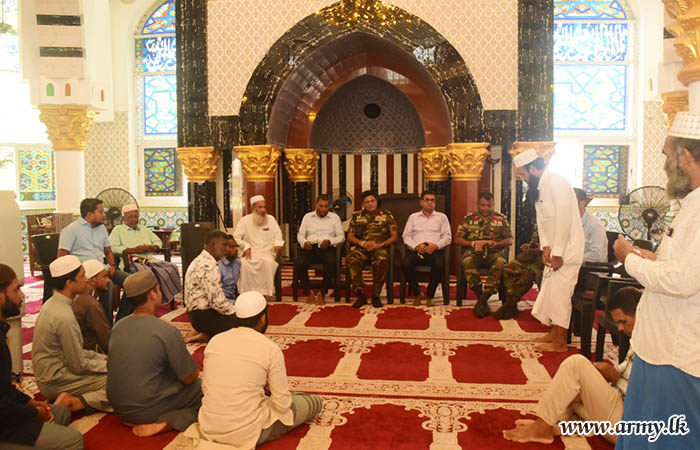 GOC of 24 Infantry Division Pays Courtesy Visit to Kattankudy Mosques