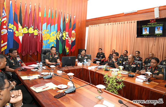 උපකරණ මාස්ටර් ජෙනරාල් සහ යුධෝපකරණ මාස්ටර් ජෙනරාල් ආරක්‍ෂක සේනා මූලස්ථානය - බටහිර නිල සංචාරයක