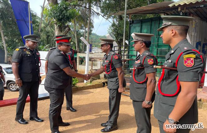 ශ්‍රී ලංකා පාබල හමුදාවේ රෙජිමේන්තු අධිපතිතුමන් 8 ශ්‍රී ලංකා පාබල හමුදාවේ නිල සංචාරයක