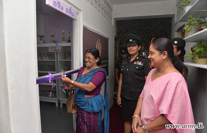 ශ්‍රී ලංකා යුද්ධ හමුදා කාන්තා බලකා සේවා වනිතා ශාඛාවේ මූලිකත්වයෙන් ඉදිකරනු ලැබූ ‘සාහිත සංහිතා’ නම් නව පුස්තකාලය විවෘත කරයි
