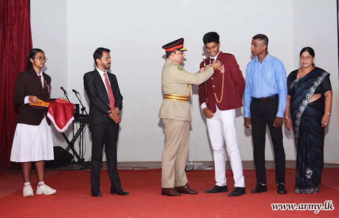  මීගමුව හරිස්චන්ද්‍ර විද්‍යාලයේ  නව ශිෂ්‍ය නායකයින් පත්වෙයි