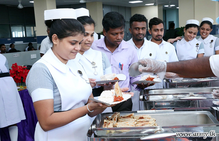 ආරක්‍ෂක සේනා ආඥාපති - යාපනය පොසොන් පොහෝ දින පුණ්‍ය වැඩසටහනකට සහභාගී වෙයි