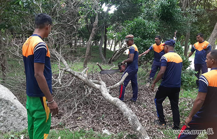 Troops of 12 Infantry Division Aid Sithulpauwa Rajamaha Viharaya