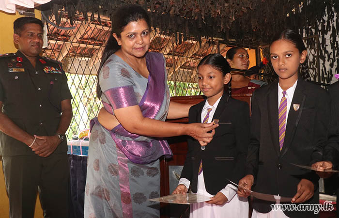 ශ්‍රී ලංකා යුද්ධ හමුදා පොදු සේවා බලකා සේවා වනිතා ශාඛාවේ මූලිකත්වයෙන් හෝමාගම දොළහේන ප්‍රාථමික විද්‍යාලයට පාසල් උපකරණ පරිත්‍යාගයක්