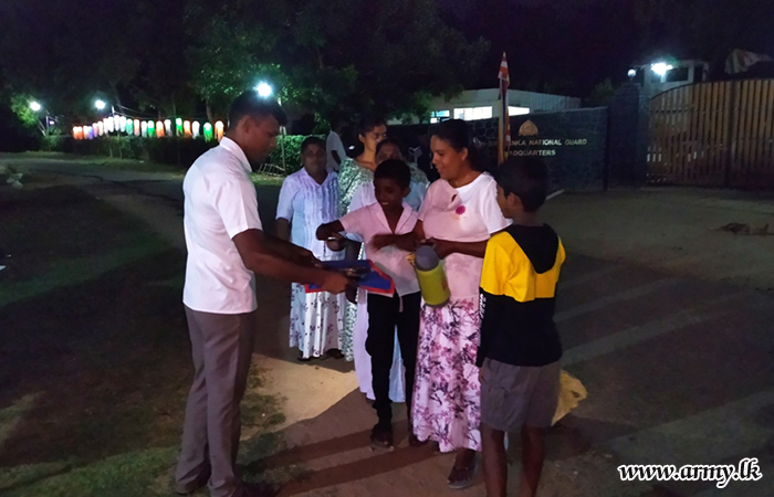 පොසොන් පොහෝ දිනය වෙනුවෙන් 11 ශ්‍රී ලංකා ජාතික ආරක්‍ෂක බලමුළුවේ භටපිරිස් බෝධි පූජා පිංකමක් සහ දන්සැලක් පවත්වයි