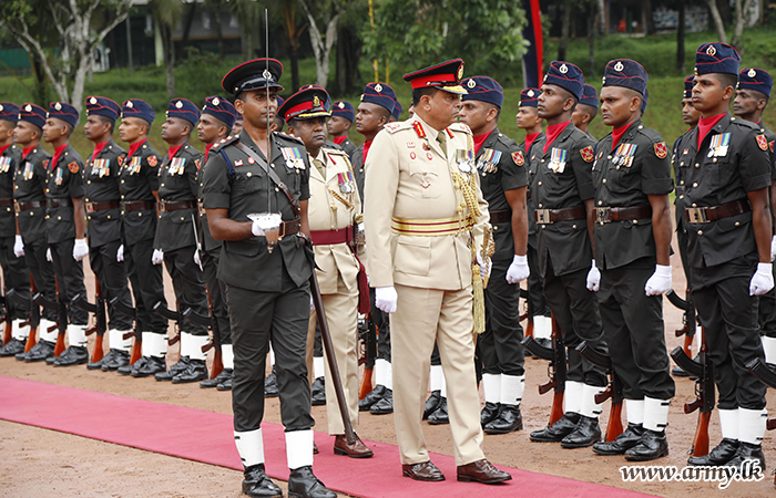 ධූරයෙන් නික්ම යන යුද්ධ හමුදා ඉංජිනේරු සේනාංකයේ සේනාංකාධිපතිතුමන් වෙත එම සේනාංකයේ ගෞරවාචාරය
