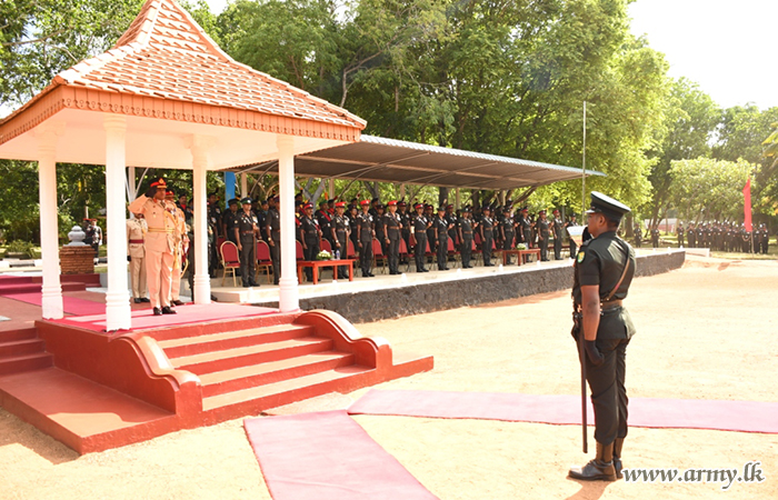 ධූරයෙන් නික්ම යන ආරක්‍ෂක සේනා ආඥාපති - වන්නි වෙත ආරක්‍ෂක සේනා මූලස්ථානය - වන්නි ගෞරවාචාරය