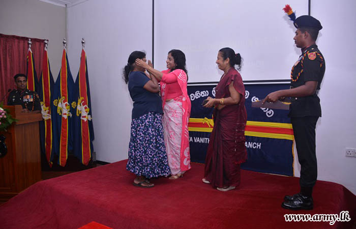 ශ්‍රී ලංකා විදුලි හා යාන්ත්‍රික ඉංජිනේරු බලකා සේවා වනිතා ශාඛාවෙන් ඇස් කණ්ණාඩි පරිත්‍යාග කිරීමේ වැඩසටහනක්