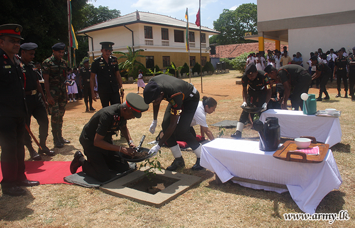 වව්නියාව පූවරසන්කුලම් මහා විද්‍යාලයේ කුරුඳු පැළ සිටවීම සහ බෙදා හැරීමේ වැඩසටහනක්