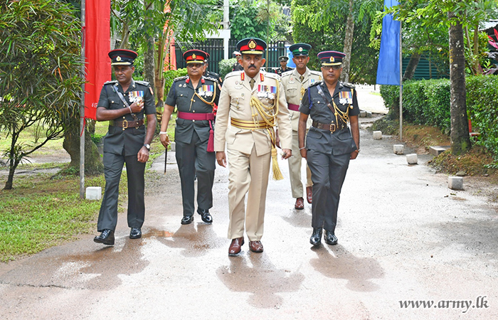 ඉංජිනේරු සේවා බලකායේ කර්නල් සේනාවිධායකතුමන් 8 (ස්වෙච්ඡා) ඉංජිනේරු සේවා රෙජිමේන්තුවේ නිල සංචාරයක