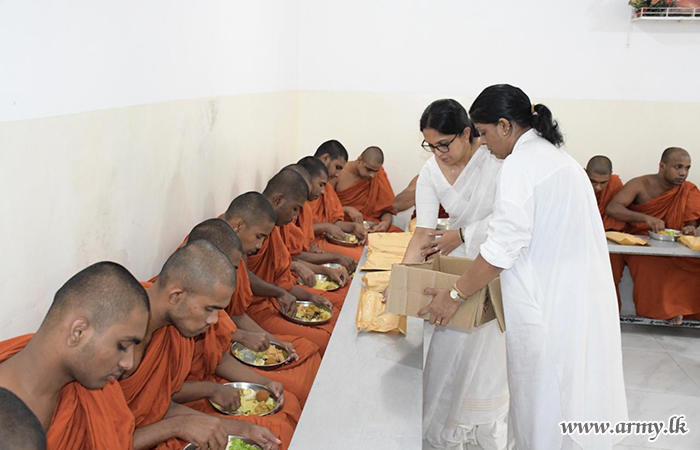 ශ්‍රී ලංකා සන්නාහ සන්නද්ධ බලකායේ මූලිකත්වයෙන් පොසොන් පොහොය දිනට සමගාමීව දානමය පිංකමක්