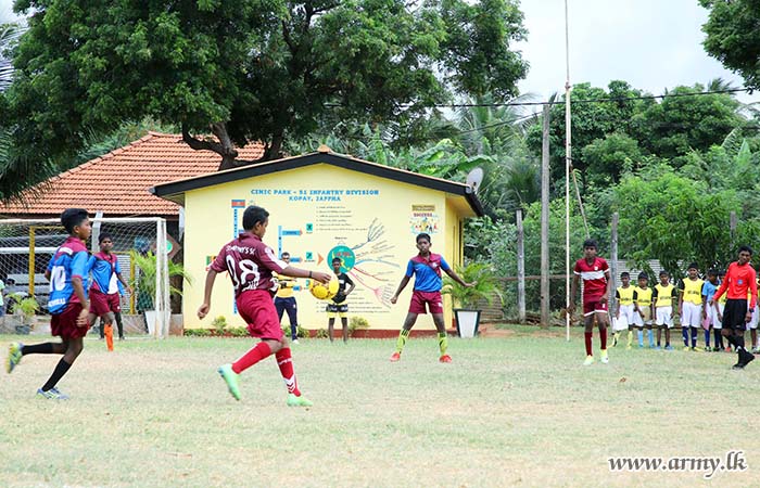 51 පාබල සේනාංකය සහ උරුම්පිරායි යාපනය කනිෂ්ඨ පාපන්දු ඇකඩමිය එක්ව පාපන්දු තරගාවලියක් පවත්වයි