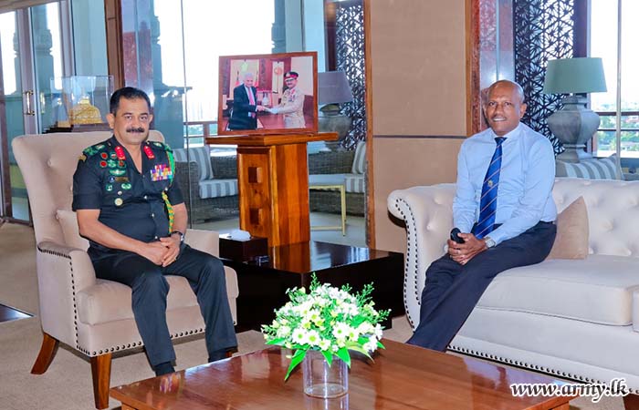 இலங்கை முன்னாள் படைவீரர் சங்கத்தின் புதிய தலைவர் இராணுவ தளபதியினை சந்திப்பு