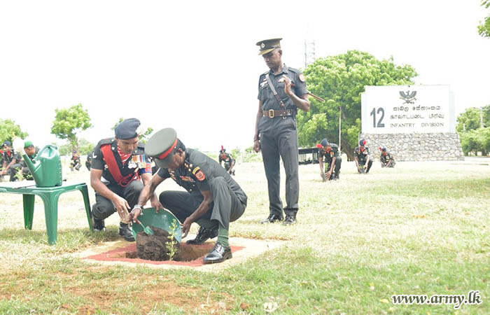 යුද්ධ හමුදා සේවා වනිතා ඒකකයේ 40 වන සංවත්සරය වෙනුවෙන්  ආරක්‍ෂක සේනා මූලස්ථානය - මධ්‍යම මූලිකත්වයෙන් රුක් රෝපණ වැඩසටහනක්