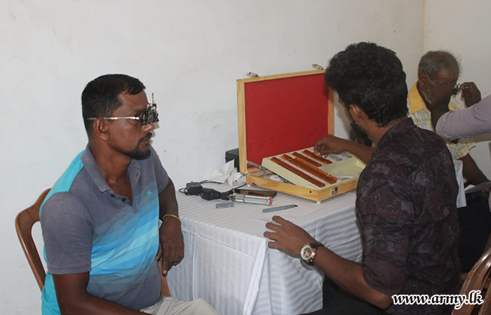 Troops of the 56 Infantry Division Conduct Medical Camp for Vision-Impaired Individuals