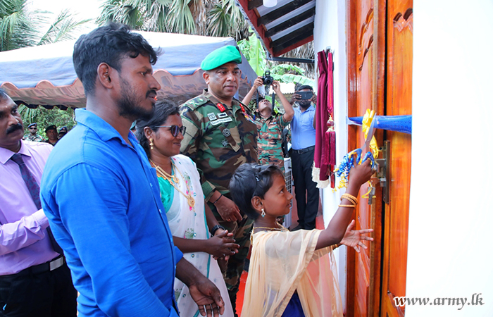 Troops of 23 GW Completes a New House for Muhamalai Family