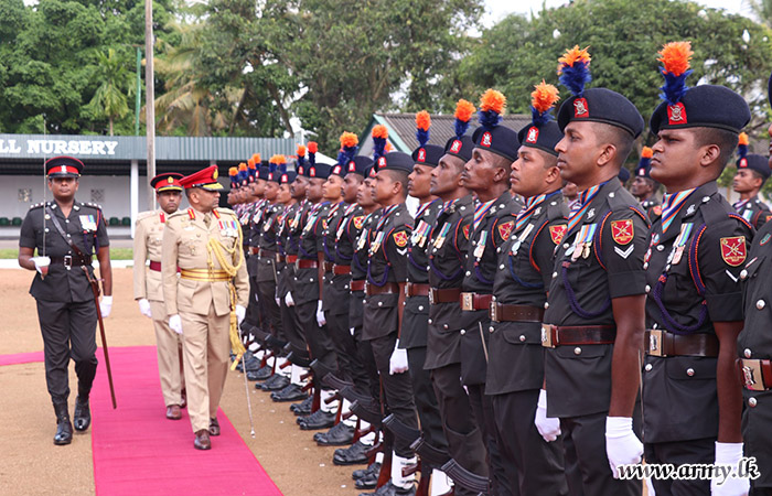 විශ්‍රාම දිවියට පා තබන ශ්‍රී ලංකා යුද්ධ හමුදා පොදු සේවා බලකායේ බලකාධිපතිතුමන් වෙත ගෞරවාචාර