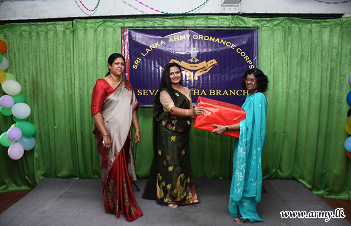 ශ්‍රී ලංකා යුද්ධ හමුදා යුධෝපකරණ බලකා සේවා වනිතා ශාඛාවේ මූලිකත්වයෙන් පරිත්‍යාග වැඩසටහනක්