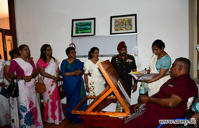 විජයබාහු පාබල රෙජිමේන්තු සේවා වනිතා ශාඛාවේ සාමාජිකාවන් අභිමංසල-II' හි රණවිරුවන්  සමඟ සුහඳ පිළිසදරක