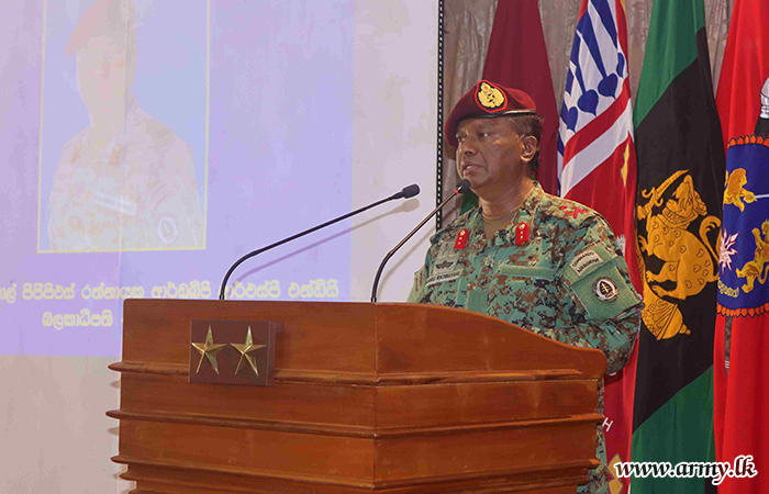 1 බලකායේ බලකාධිපති තුමන් 58 පාබල සේනාංකයේ සහ එ්කකයන්වල සංචාරයක