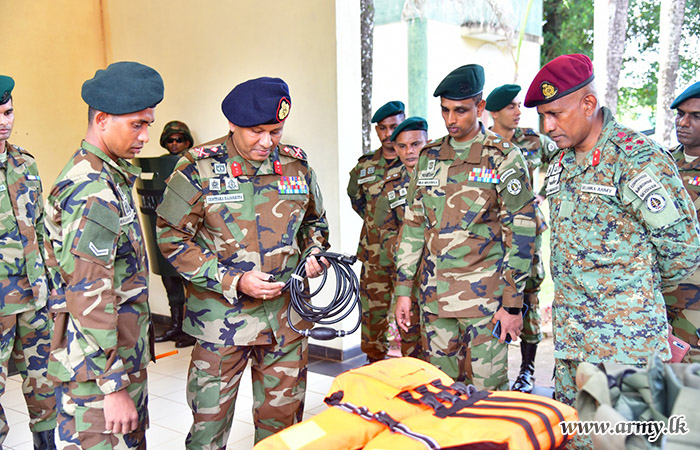 58 පාබල සේනාංකයේ සේනාංකාධිපති 1 ශ්‍රී ලංකා සිංහ රෙජිමේන්තුවේ නිල සංචාරයක