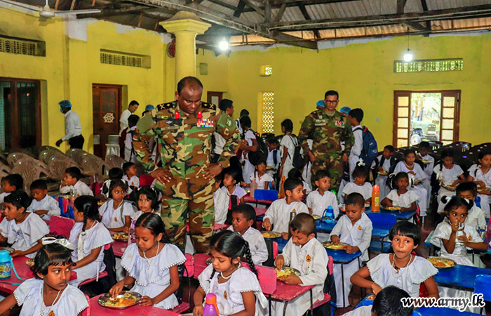 22 Infantry Division Hosts Lunch for Dhamma School Students