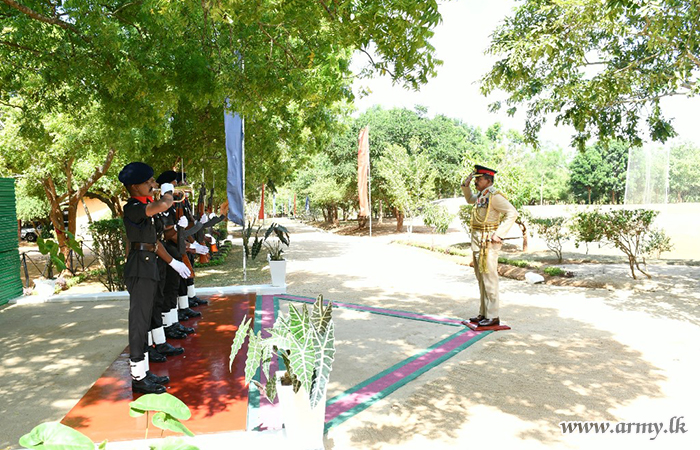 ශ්‍රී ලංකා යුද්ධ හමුදා ඉංජිනේරු සේවා බලකායේ බලකාධිපති 10 (ස්වේච්ඡා) ඉංජිනේරු සේවා රෙජිමේන්තුවේ නිල සංචාරයක