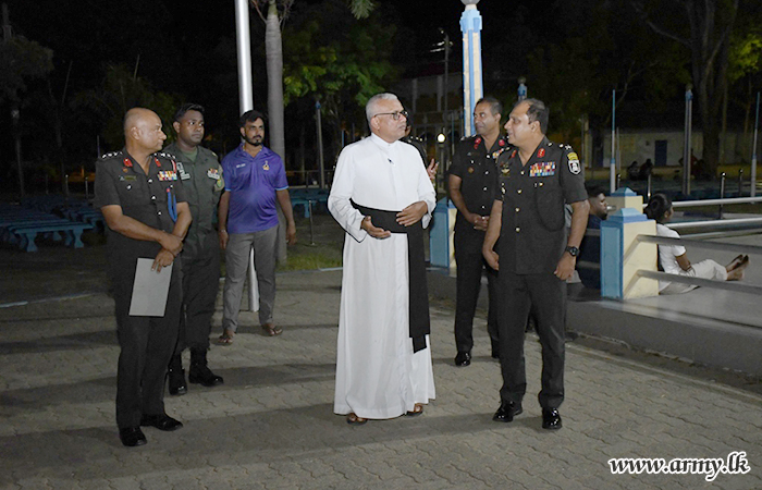 ආරක්‍ෂක සේනා ආඥාපති - වන්නි, මන්නාරම රදගුරු හමුවී මඩු දේවස්ථානය වන්දනා කරයි