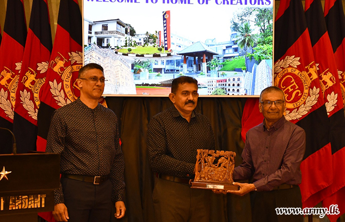 ඉංජිනේරු සේවා බලකායේ බලකාධිපති, ඉංජිනේරු සේවා බලකායේ හිටපු බලකාධිපතිවරුන් හට ගෞරව දක්වයි