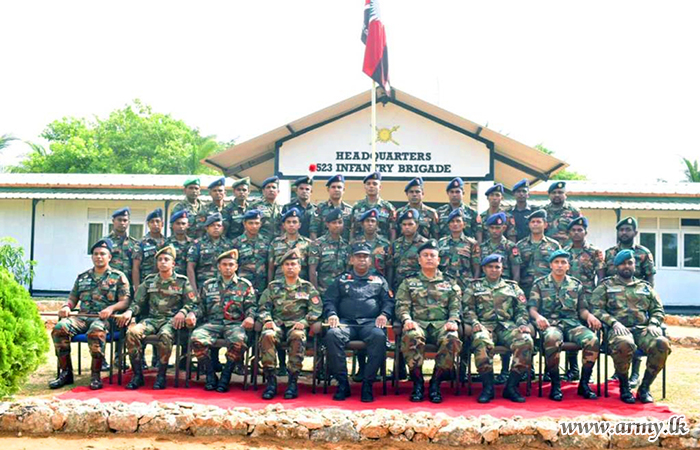 52 පාබල සේනාංකාධිපති  එම සේනංකය යටතේ ස්ථාපිත පාබල බලසේනා සහ බලඇණිවල නිල සංචාරයක